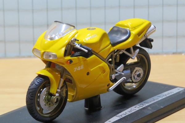 Picture of Ducati 748 Strada Biposto 1:18 Solido
