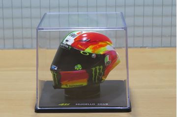 Afbeelding van Valentino Rossi AGV helmet 2019 Mugello 1:5