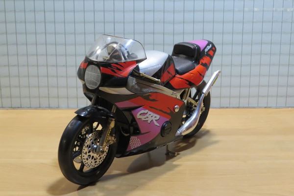 Picture of Honda CBR900RR Fireblade 1:10 guiloy breuk