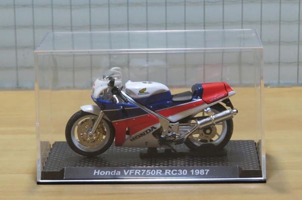 Picture of Honda RC30 VFR750R 1:24