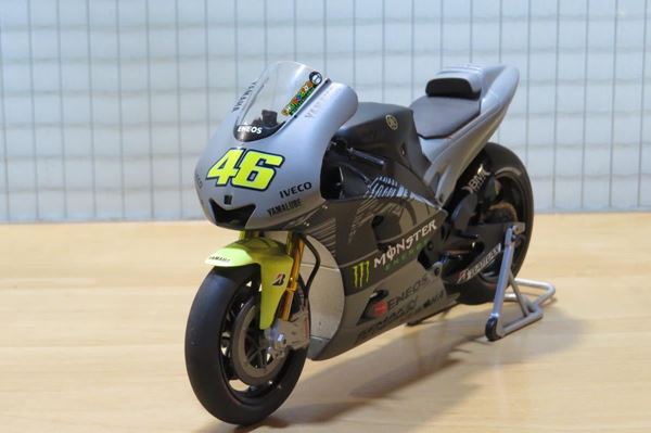 Picture of Valentino Rossi "return to" Yamaha YZR-M1 2013 test Sepang 1:12