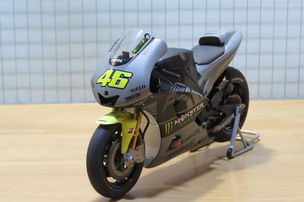 Picture of Valentino Rossi Yamaha YZR-M1 2013 test Sepang 1:12