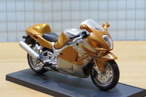 Picture of Suzuki GSX-R1300 Hayabusa 1:18 goud/zilver los