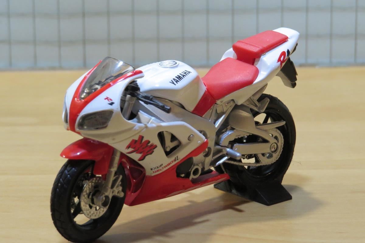 Réplique Moto Yamaha YZF-R1 à L'échelle 1:18 - Modèle Détaillé En Métal Et Plastique, Avec Présentoir, à Partir De 3 Ans