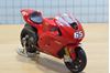 Picture of Loris Capirossi Ducati desmosedici 2005 1:18 31553