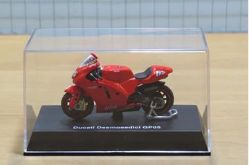 Afbeelding van Loris Capirossi Ducati desmosedici 2005 1:32 rain