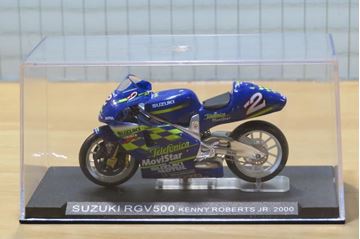 Afbeelding van Kenny Roberts jr. Suzuki RGV500 2000 1:24