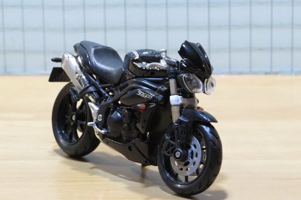 Picture of Triumph Speed Triple 1:18 black Bburago