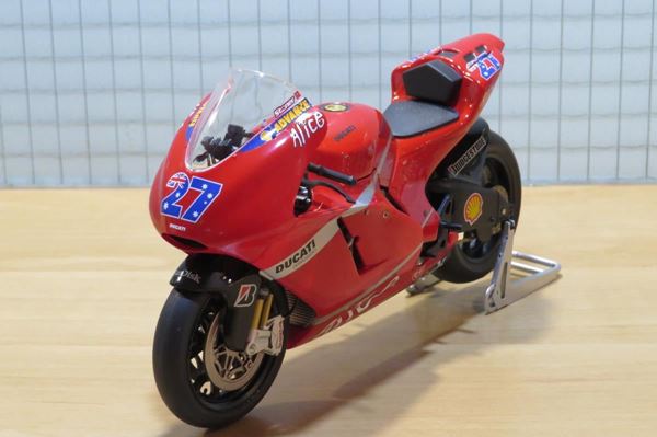 Picture of Casey Stoner Ducati Desmocedici 2007 WORLD CHAMPION 1:12