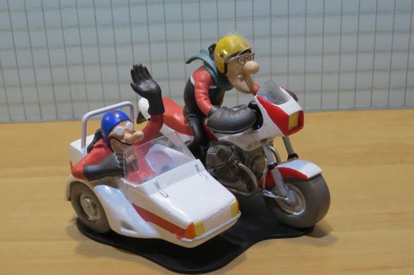 Picture of Joe Bar Pierrot & Chris Deb Moto Guzzi le mans zijspan 1:18 JB111