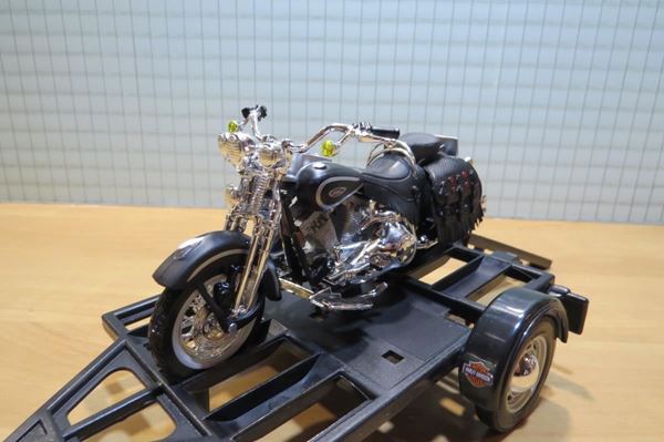 Picture of Harley Davidson FLSTS Heritage Springer black + trailer 1:18