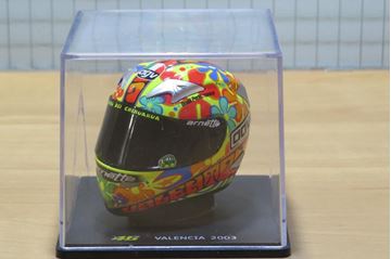 Afbeelding van Valentino Rossi  AGV helmet 2003 Valencia 1:5
