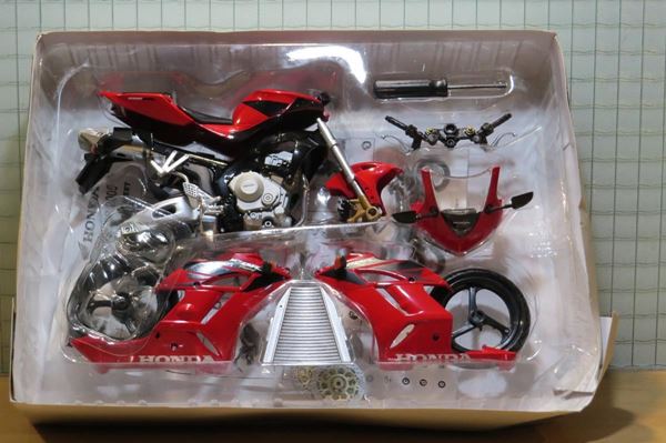 Picture of Honda CBR1000RR  Fireblade 1:12 385100 easy kit