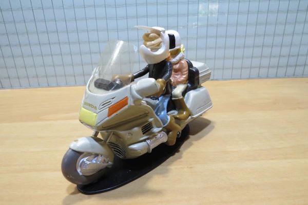 Picture of Joe Bar Josie & Jeremie Honda 1500 Goldwing 1:18 breuk