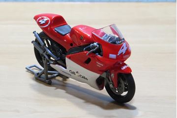 Afbeelding van Max Biaggi Yamaha YZR500 2000 1:18 diecast los