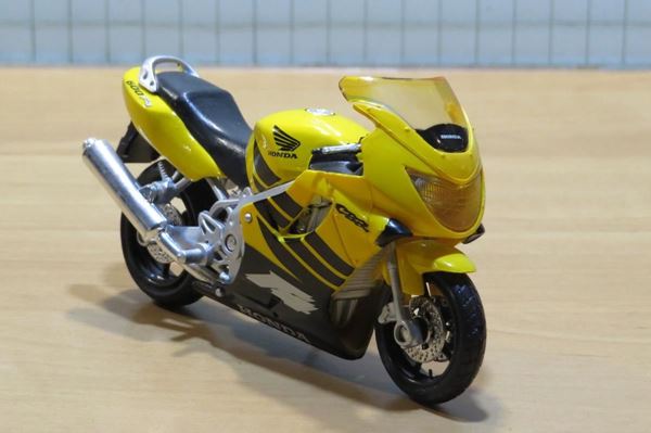 Picture of Honda CBR600F yellow 1999 1:18 los