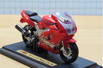 Afbeelding van Kawasaki ZX-7R rd. 1:18 los
