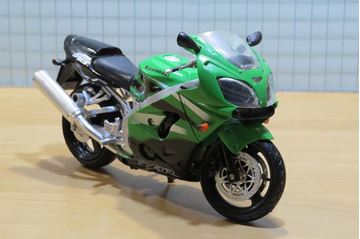 Afbeelding van Kawasaki ZX-9R New Ray 1:12 groen los