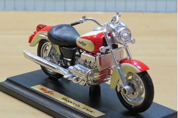 Afbeelding van Honda F6C Valkyrie GL1500c 1:18 creme/red