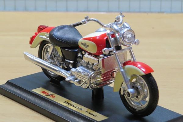 Picture of Honda F6C Valkyrie GL1500c 1:18 white/red los