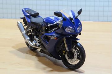 Afbeelding van Yamaha YZF-R1 1:12