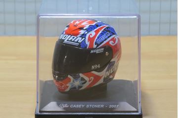 Afbeelding van Casey Stoner Shoei helmet 2007 1:5