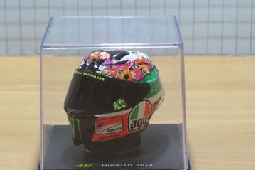 Afbeelding van Valentino Rossi AGV helmet 2012 Mugello 1:5 breuk
