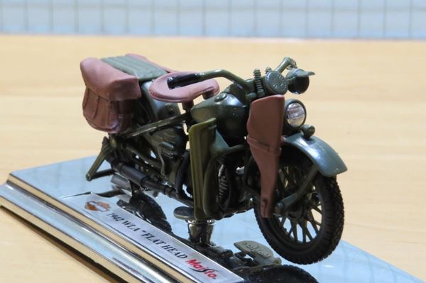 Picture of Harley Davidson WLA Flat Head 1942 1:18 (143)