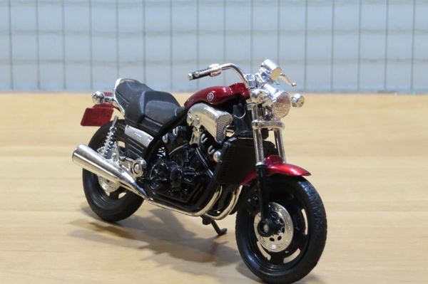 Picture of Yamaha V-Max red 1:18 los