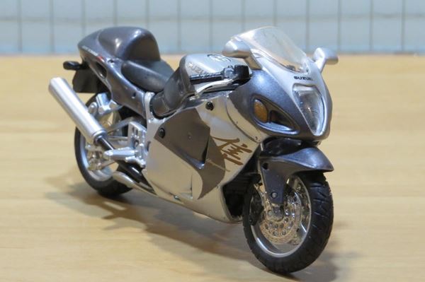 Picture of Suzuki GSX-R1300 Hayabusa 1:18 grijs/zilver los