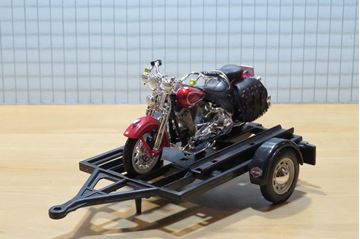 Afbeelding van Harley Davidson FLSTS Heritage Springer + trailer 1:18