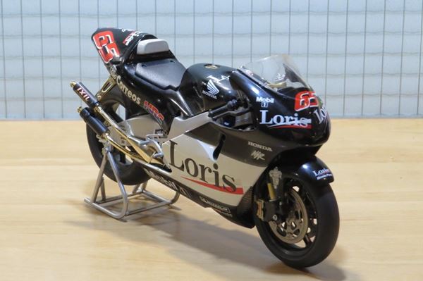 Picture of Loris Capirossi Honda NSR500 2002 1:12 los