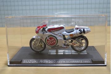 Afbeelding van Kevin Schwantz Suzuki RGV500 1993 1:24