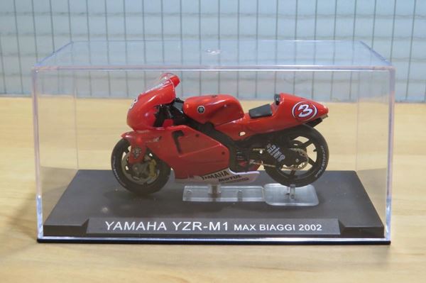 Picture of Max Biaggi Yamaha YZR M1 2002 1:24