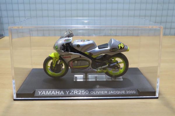 Picture of Olivier Jacque Yamaha YZR250 2000 1:24
