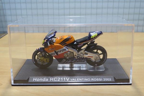 Picture of Valentino Rossi Honda RC211V 2002 1:24