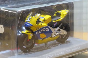 Afbeelding van Max Biaggi Honda RC211V 2004 1:18 diecast