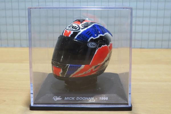 Picture of Mick Doohan Arai helmet 1998 1:5