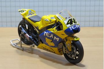 Afbeelding van Valentino Rossi Yamaha YZR-M1 2006 1:12