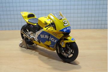 Afbeelding van Max Biaggi Honda RC211V 2004 1:12 diecast