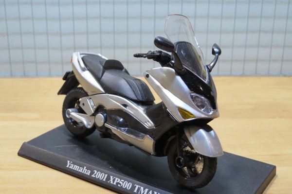 Picture of Yamaha XP500 T-Max scooter 1:18 blister