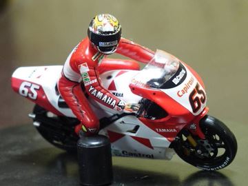 Afbeelding van Loris Capirossi Yamaha YZR500 1:24 XM030