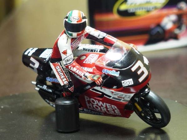 Picture of Luca Cadalora Yamaha YZR500 1997 1:24 XM058
