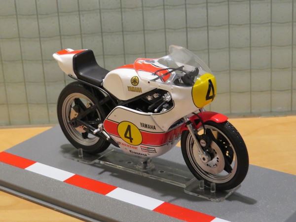 Picture of Giacomo Agostini Yamaha YZR500 OW23 1975 1:18 los