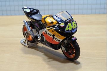 Afbeelding van Valentino Rossi Honda RC211V 2003 1:18