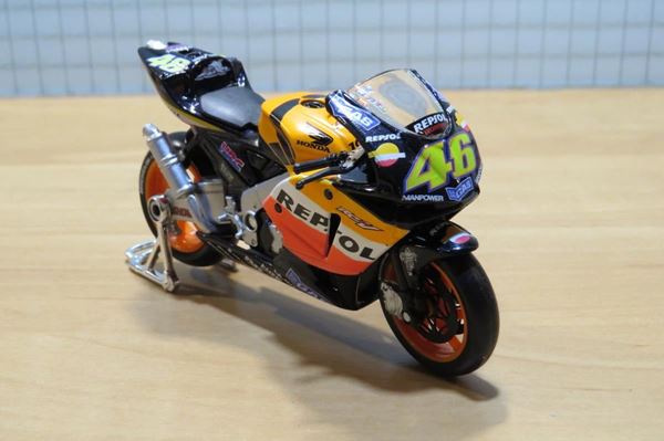 Picture of Valentino Rossi Honda RC211V 2003 1:18