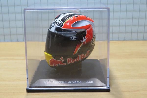 Picture of Hiroshi Aoyama Arai helmet 2009 1:5