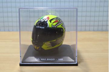 Afbeelding van Max Biaggi AGV helmet 1995 1:5