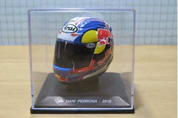 Afbeelding van Dani Pedrosa Arai helmet 2012 1:5