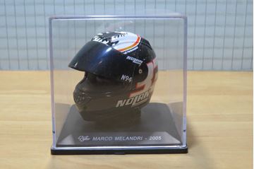 Afbeelding van Marco Melandri Nolan helmet 2005 1:5 breuk